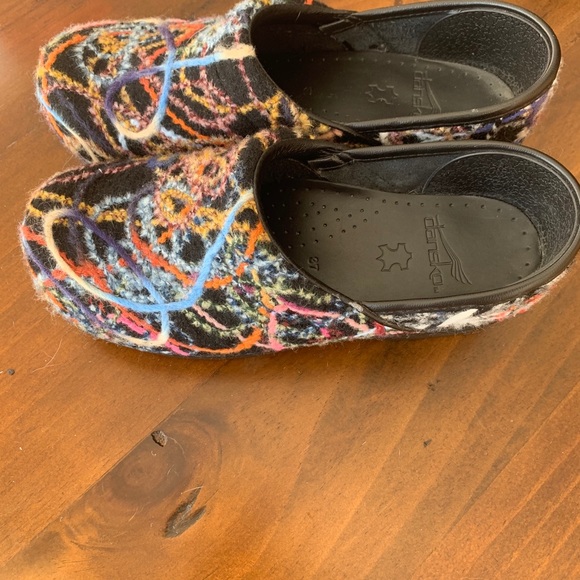 Size 37 Dansko Shoe - Picture 4 of 4